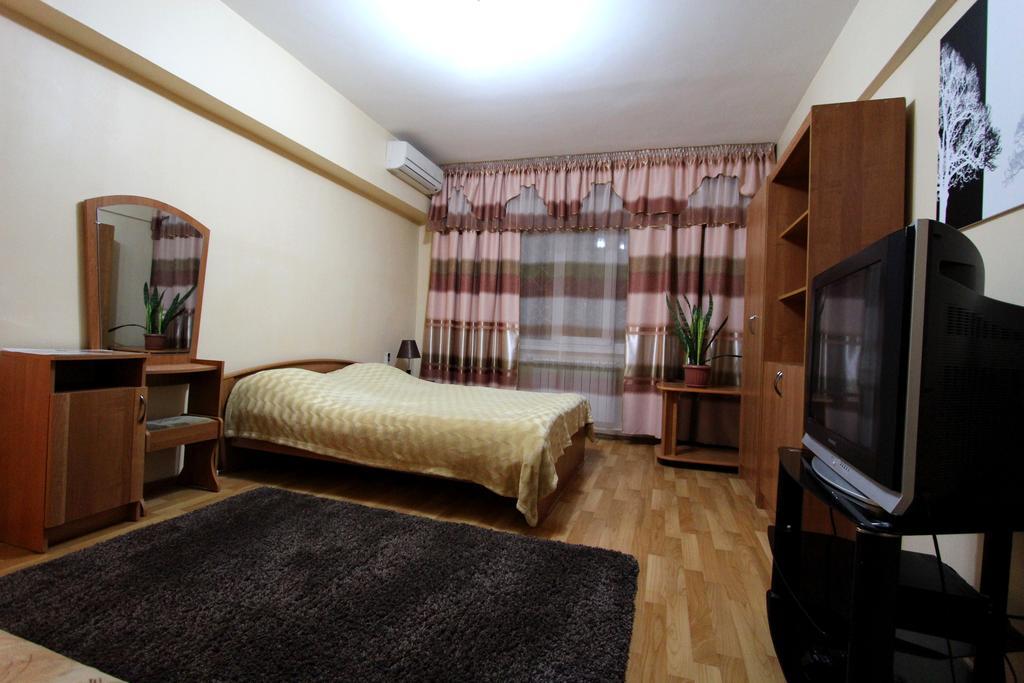 Nadezhda Apartments On Zhibek Zholy Avenue 33 الماتي الغرفة الصورة